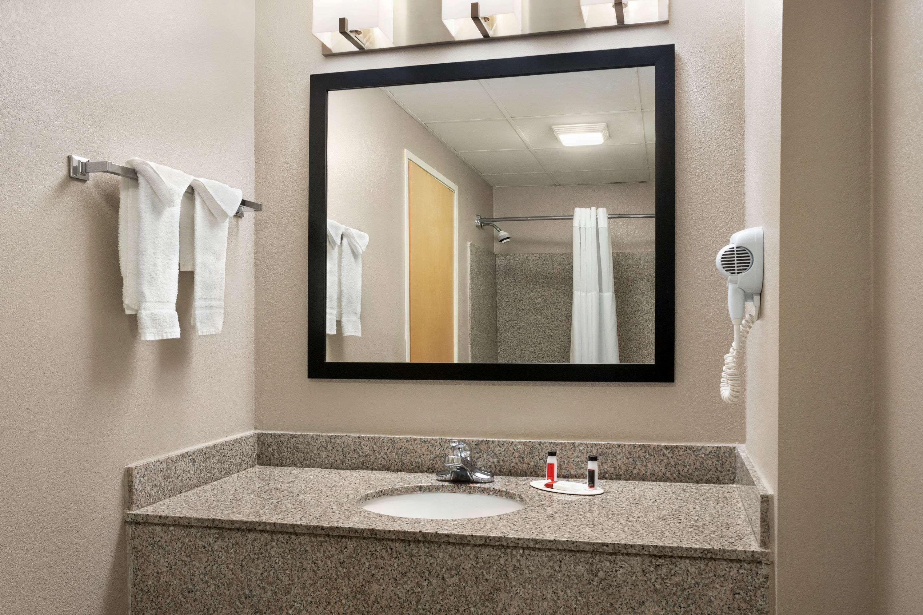 Days Inn & Suites By Wyndham Murfreesboro Bagian luar foto