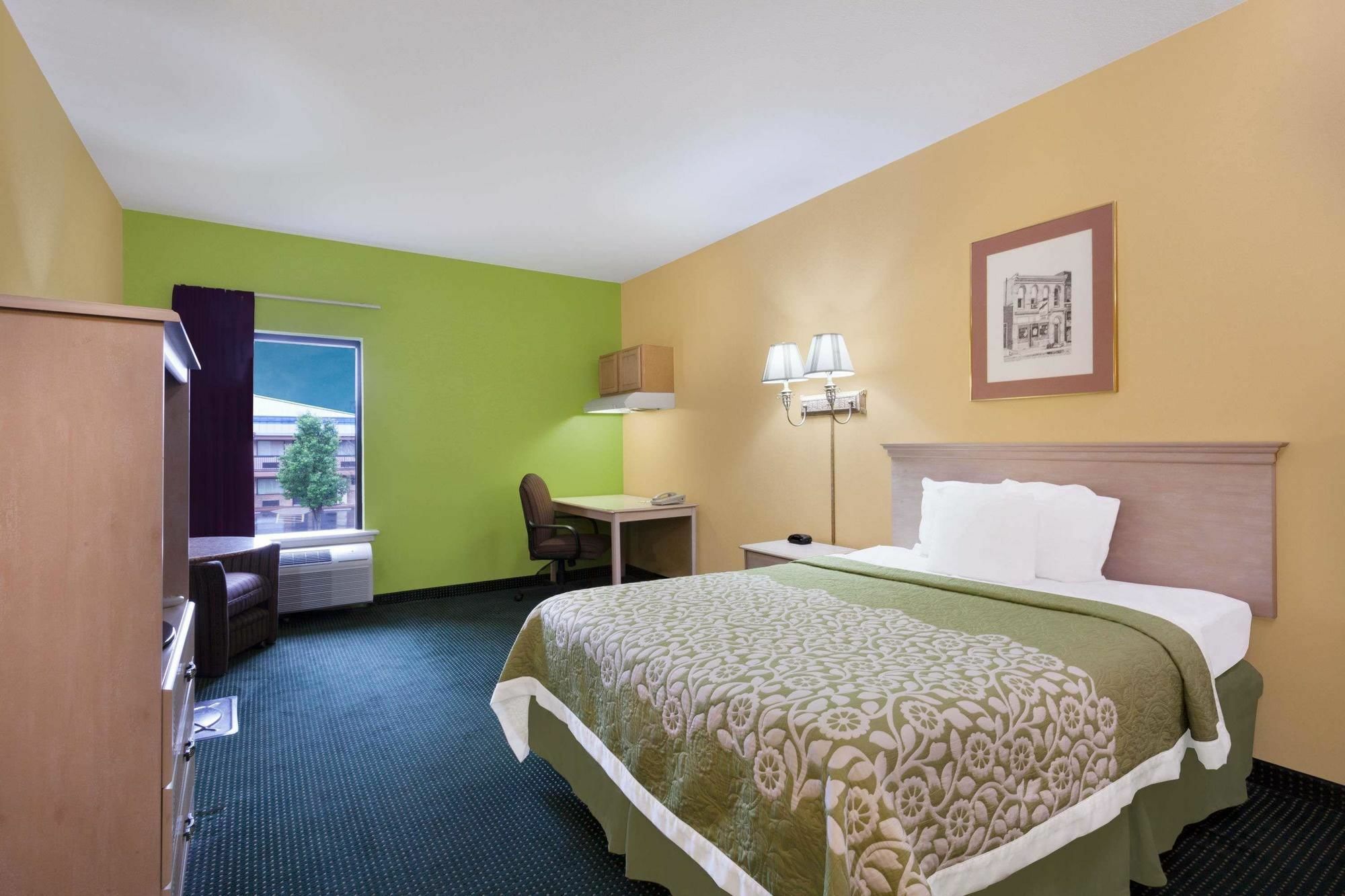 Days Inn & Suites By Wyndham Murfreesboro Bagian luar foto