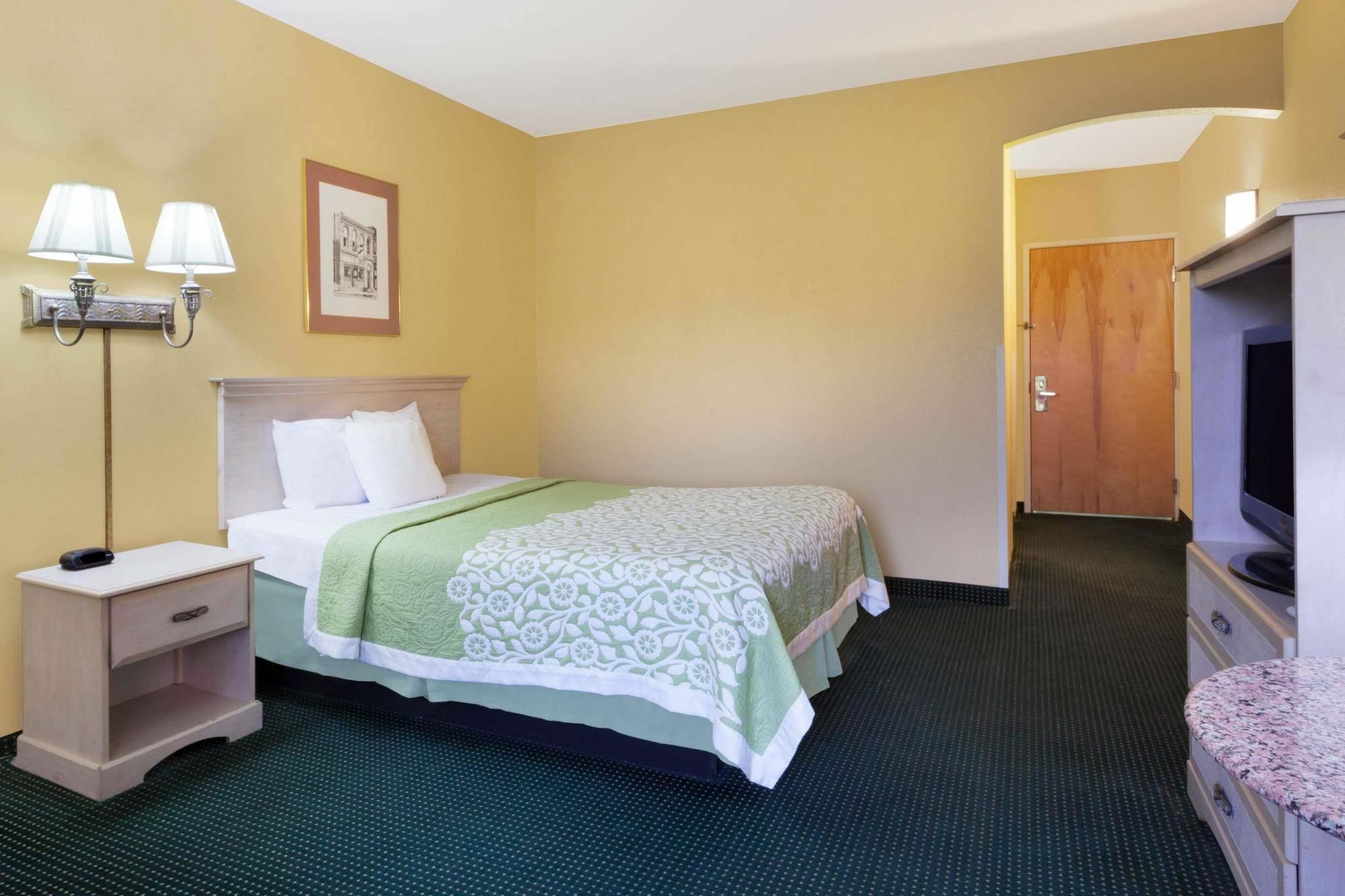 Days Inn & Suites By Wyndham Murfreesboro Bagian luar foto